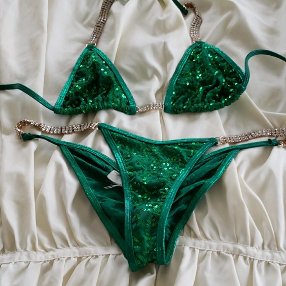 Competition bikini - Picture 3 of 5